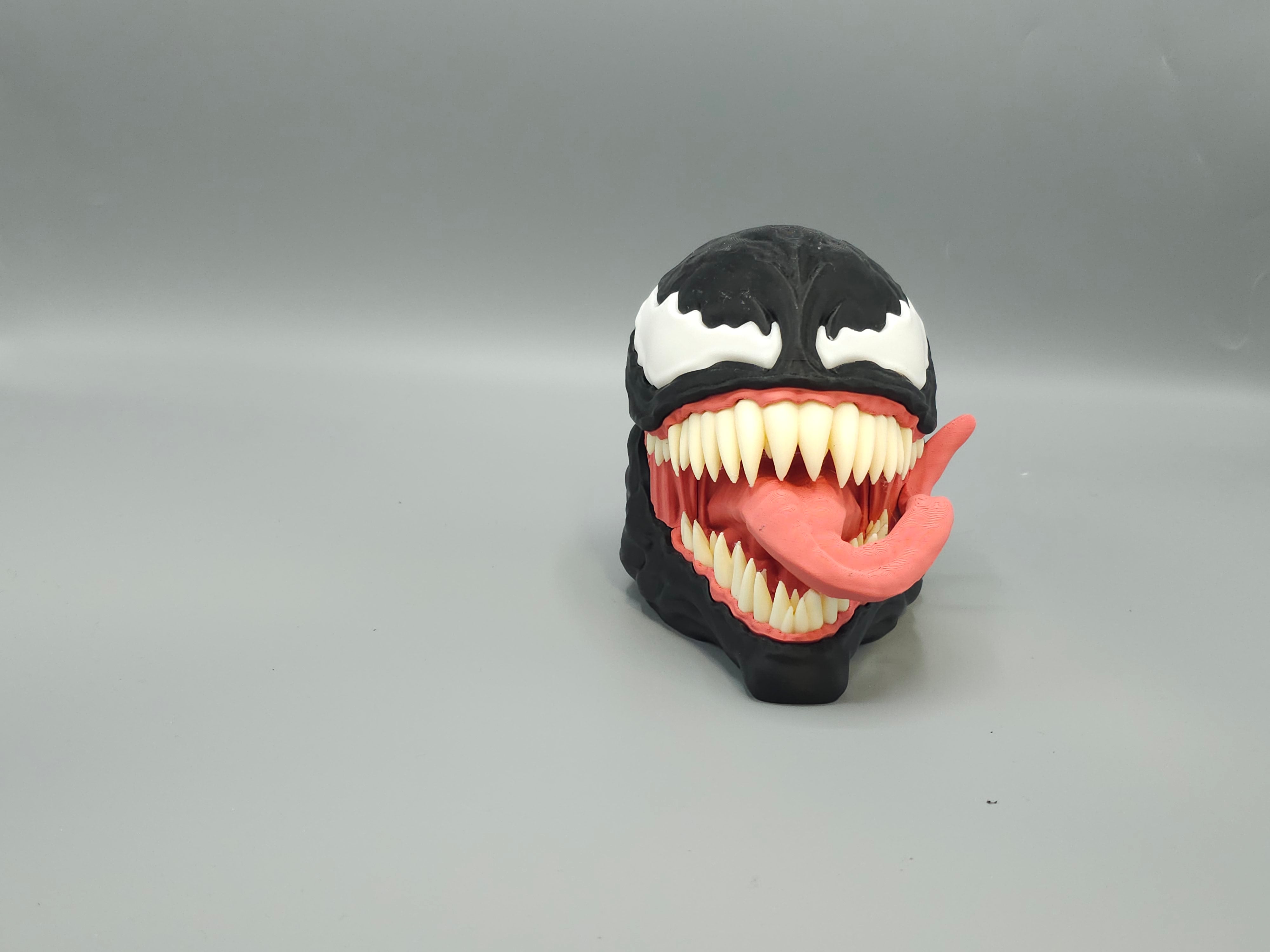 Venomous Maw Deck Vault — Symbiote Edition